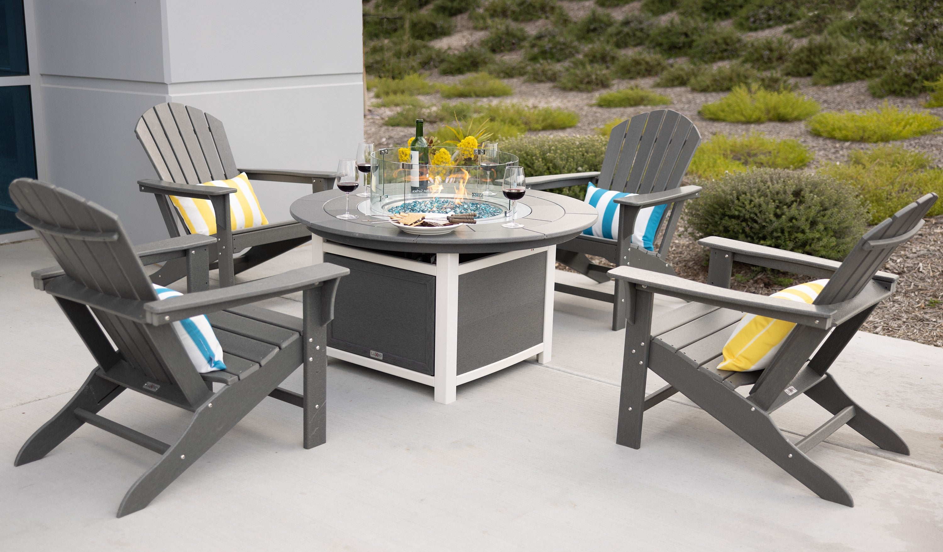 LuXeo Vail 48" Two-Tone Fire Pit Table, Round Top with Four Hampton Chairs